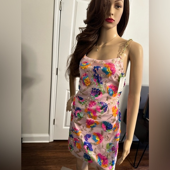 NEW-Backless sequin dress with chain straps - Picture 10 of 11